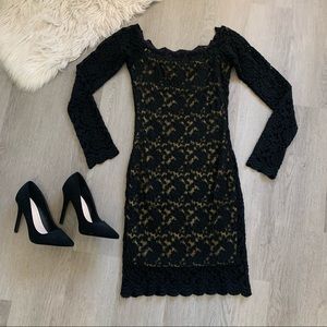 🚨SOLD🚨Black long sleeve Bodycon off the shoulder lace short Valentine’s Day dr…